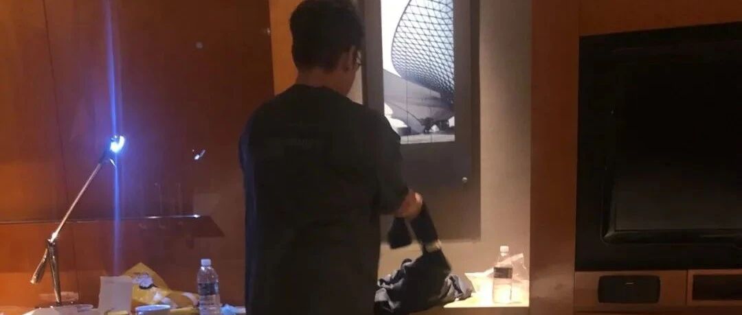 71岁著名港星被爆内地“睡粉丝”，多张酒店背影图曝光