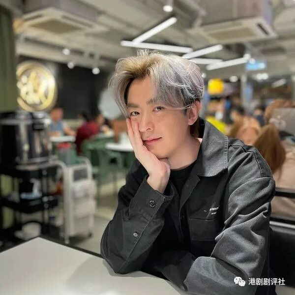 微信热文|31岁知名男歌手公开认爱,前女友亦嫁做人妻做人母八卦2021年