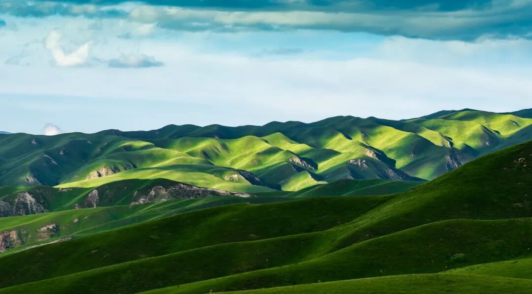 这才是中国7、8月最避暑的自驾路线，均温18℃，沿途人少景美！赶紧选一条出发吧