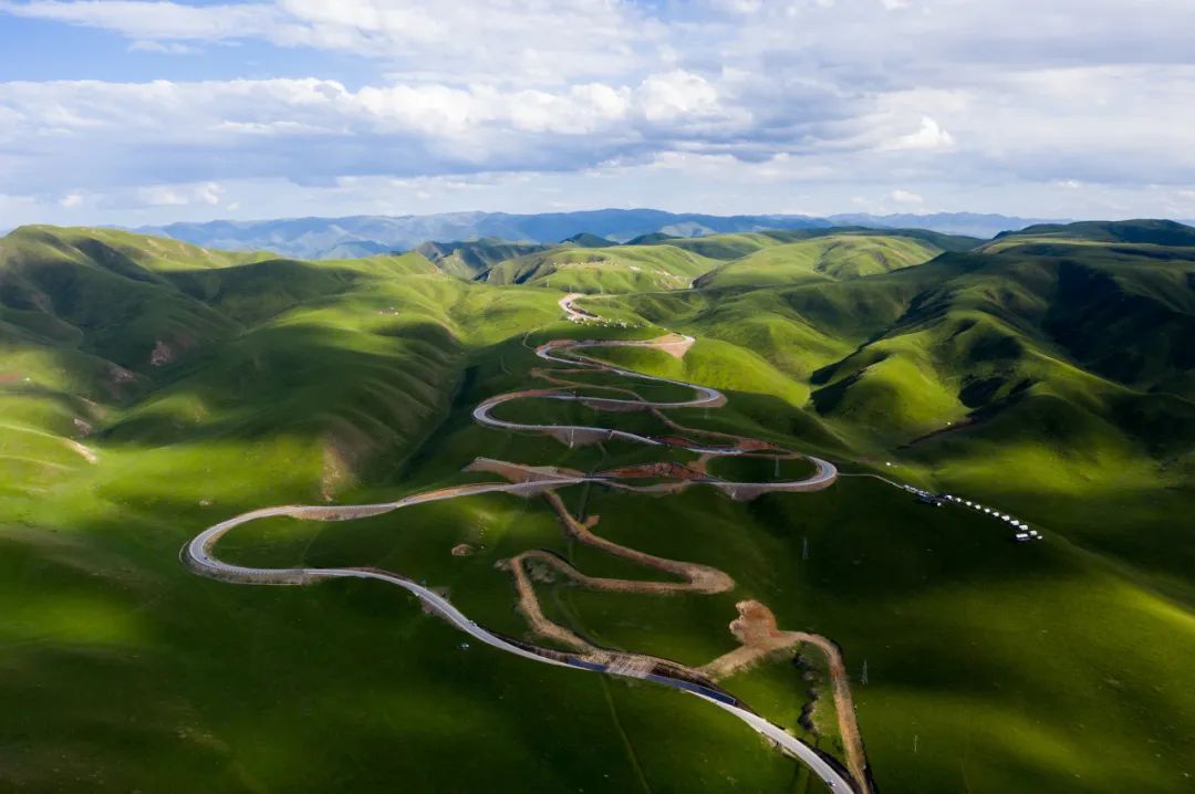 这才是中国7、8月最避暑的自驾路线，均温18℃，沿途人少景美！赶紧选一条出发吧