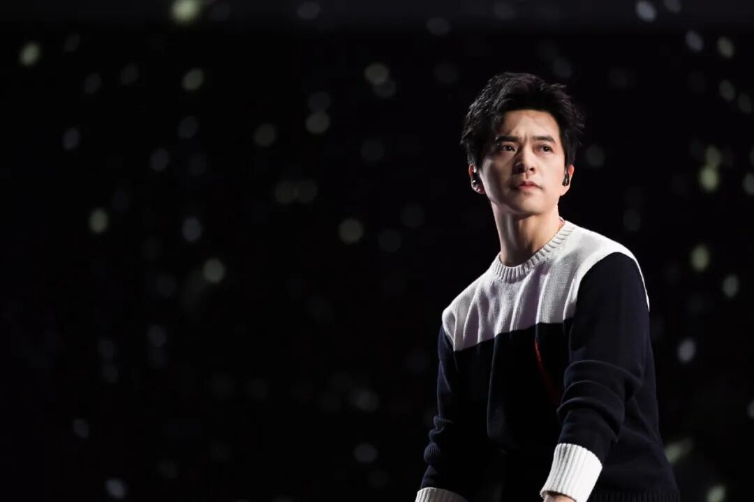 那个被他称为"小贝壳"的姑娘.