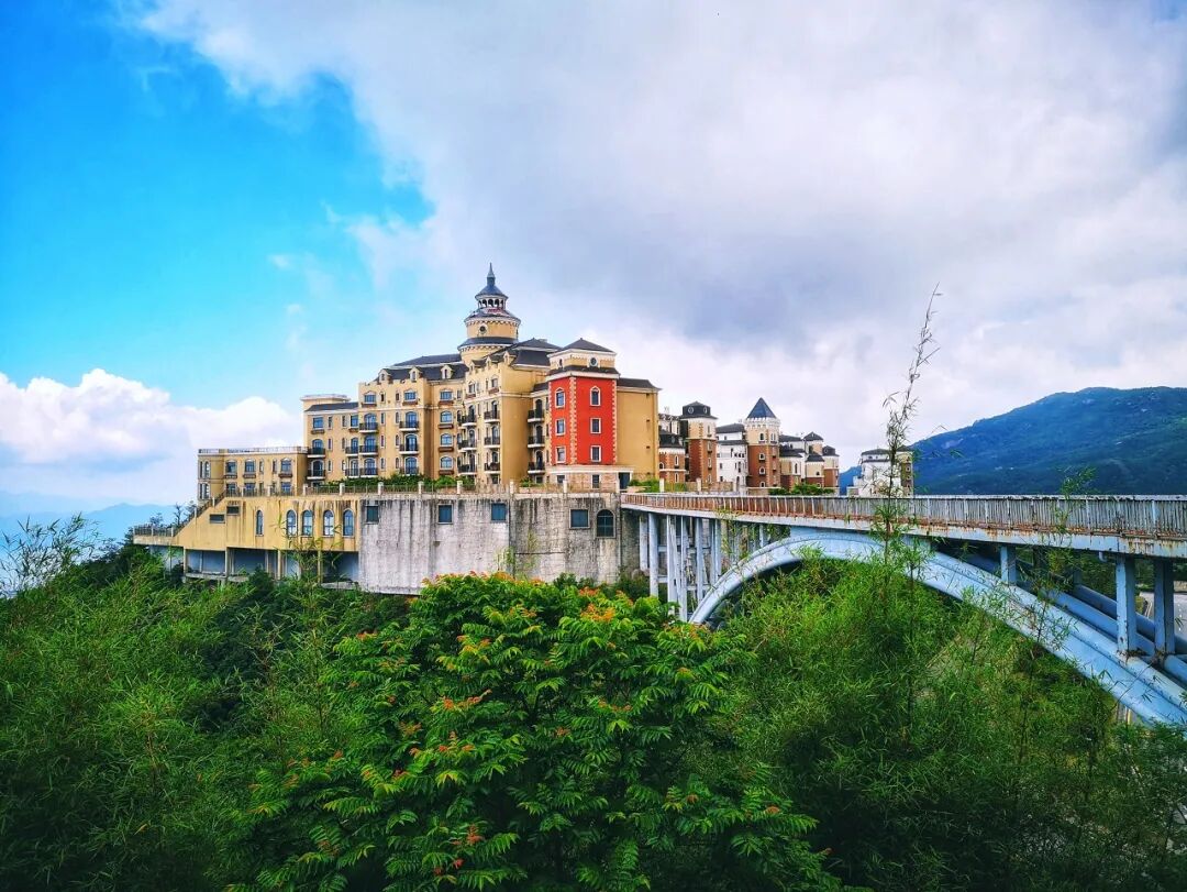 中国唯一没有“农村”的城市：无农民，40年前是小渔村！如今“富可敌国”，每年有500万人挤着来