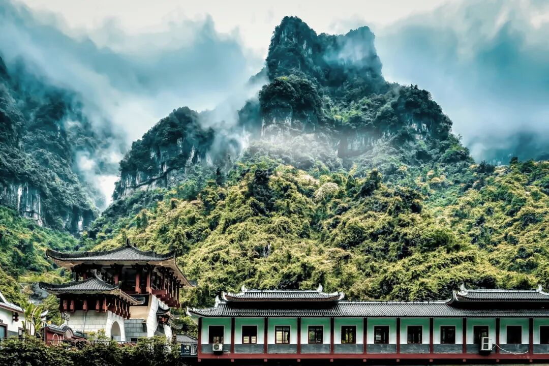 24亿修建，四年亏10亿！张家界的这座古城，沦为空城，停车场竟是唯一盈利项目