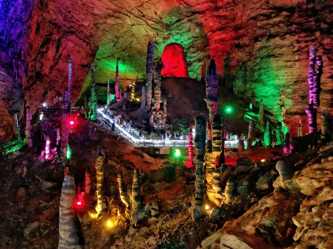 24亿修建，四年亏10亿！张家界的这座古城，沦为空城，停车场竟是唯一盈利项目