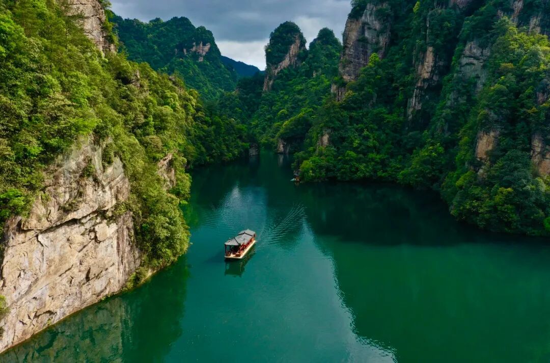 24亿修建，四年亏10亿！张家界的这座古城，沦为空城，停车场竟是唯一盈利项目