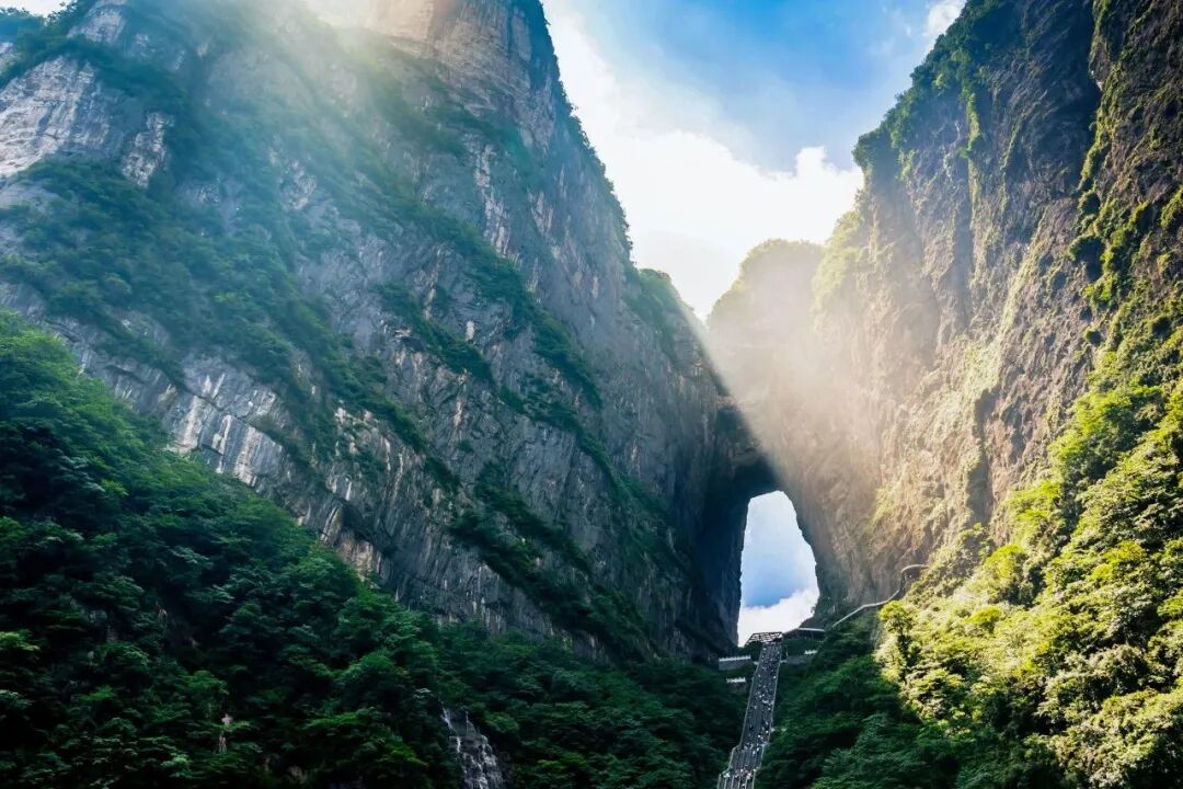 中国又一座城市被老外“占据”，30万老外涌入，竟能使用外币！美到窒息，还是此生必去......