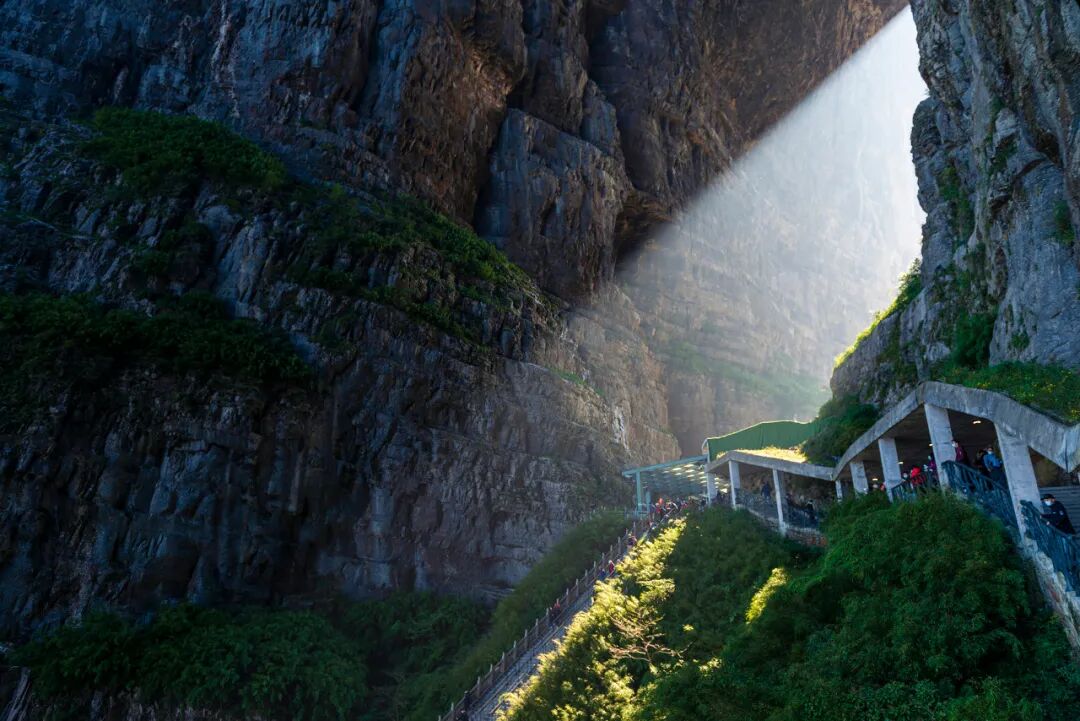 中国又一座城市被老外“占据”，30万老外涌入，竟能使用外币！美到窒息，还是此生必去......