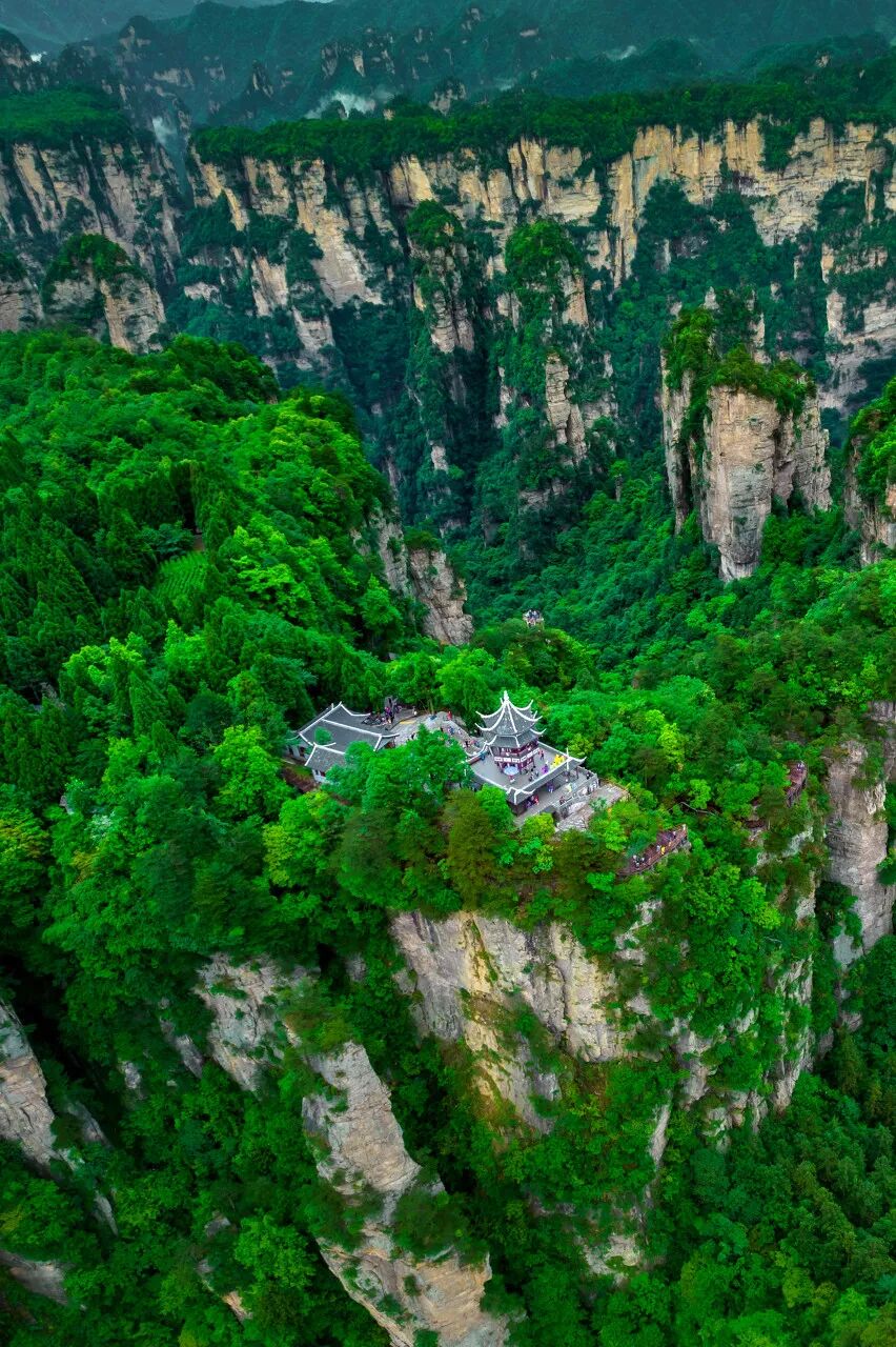 中国又一座城市被老外“占据”，30万老外涌入，竟能使用外币！美到窒息，还是此生必去......