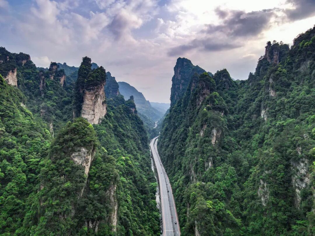 中国又一座城市被老外“占据”，30万老外涌入，竟能使用外币！美到窒息，还是此生必去......