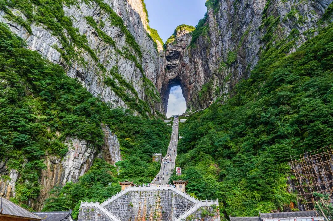 中国又一座城市被老外“占据”，30万老外涌入，竟能使用外币！美到窒息，还是此生必去......