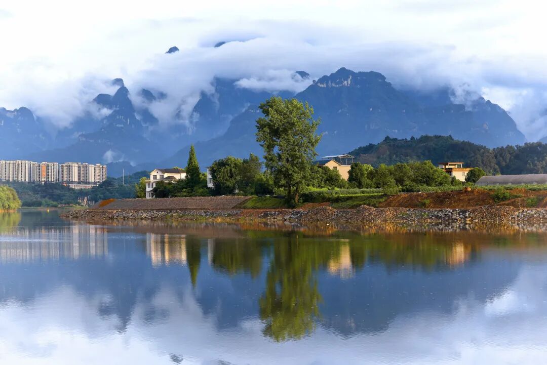 中国又一座城市被老外“占据”，30万老外涌入，竟能使用外币！美到窒息，还是此生必去......