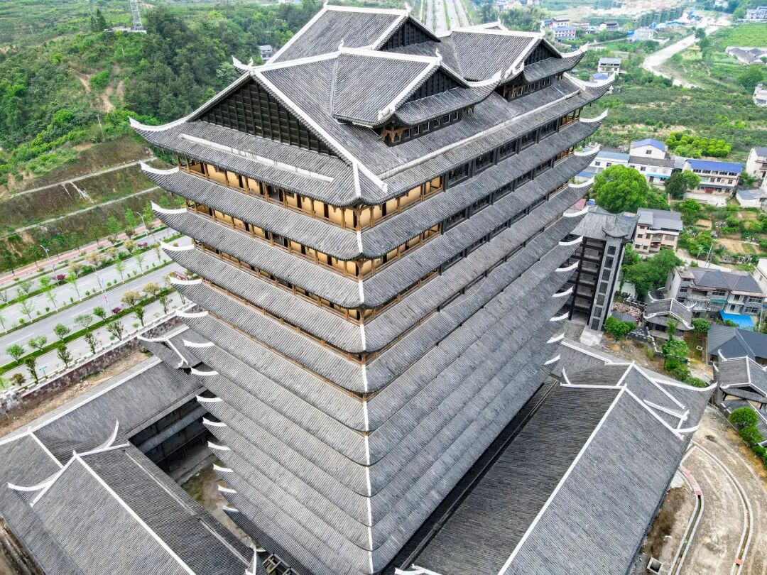 24亿修建，四年亏10亿！张家界的这座古城，沦为空城，停车场竟是唯一盈利项目