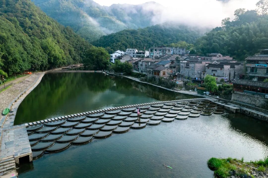 别只知道乌镇、西塘了！这个不收门票的千年古镇，人少景美，2000元能玩一个月，太适合养老了
