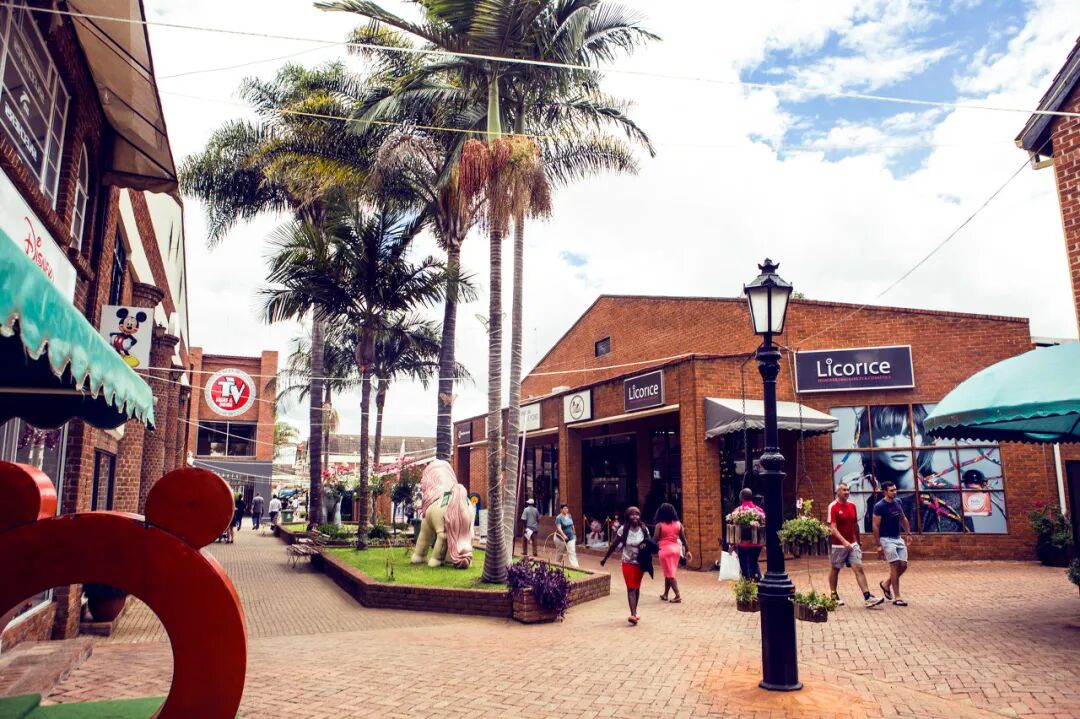 世界唯一人人“亿万富翁”的国家：一个鸡蛋20万亿，花钱论斤称，钞票遍地没人捡！却买不起水喝......