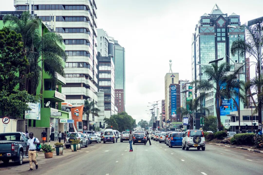 世界唯一人人“亿万富翁”的国家：一个鸡蛋20万亿，花钱论斤称，钞票遍地没人捡！却买不起水喝......