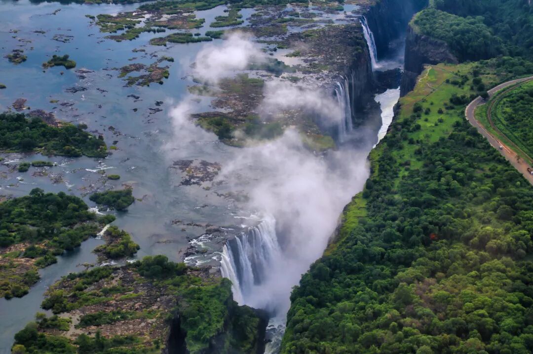 世界唯一人人“亿万富翁”的国家：一个鸡蛋20万亿，花钱论斤称，钞票遍地没人捡！却买不起水喝......