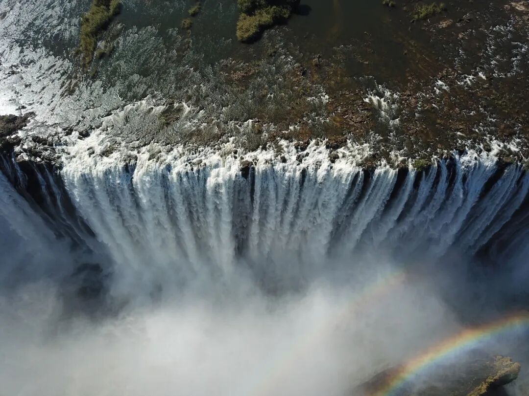 世界唯一人人“亿万富翁”的国家：一个鸡蛋20万亿，花钱论斤称，钞票遍地没人捡！却买不起水喝......
