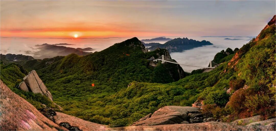 中国最大的“边境”城市，1000元就能玩爽！水果管够，海鲜管饱，比大连安逸，还藏着最美的秋色