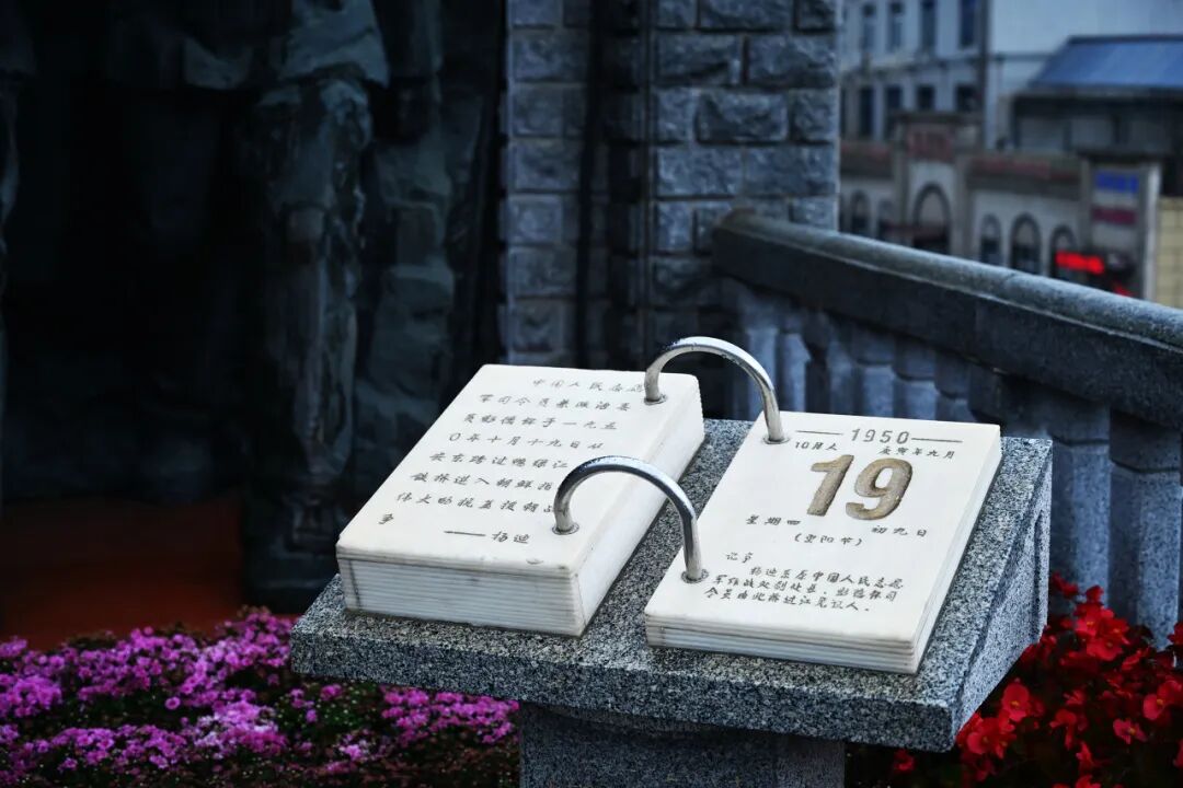 中国最大的“边境”城市，1000元就能玩爽！水果管够，海鲜管饱，比大连安逸，还藏着最美的秋色