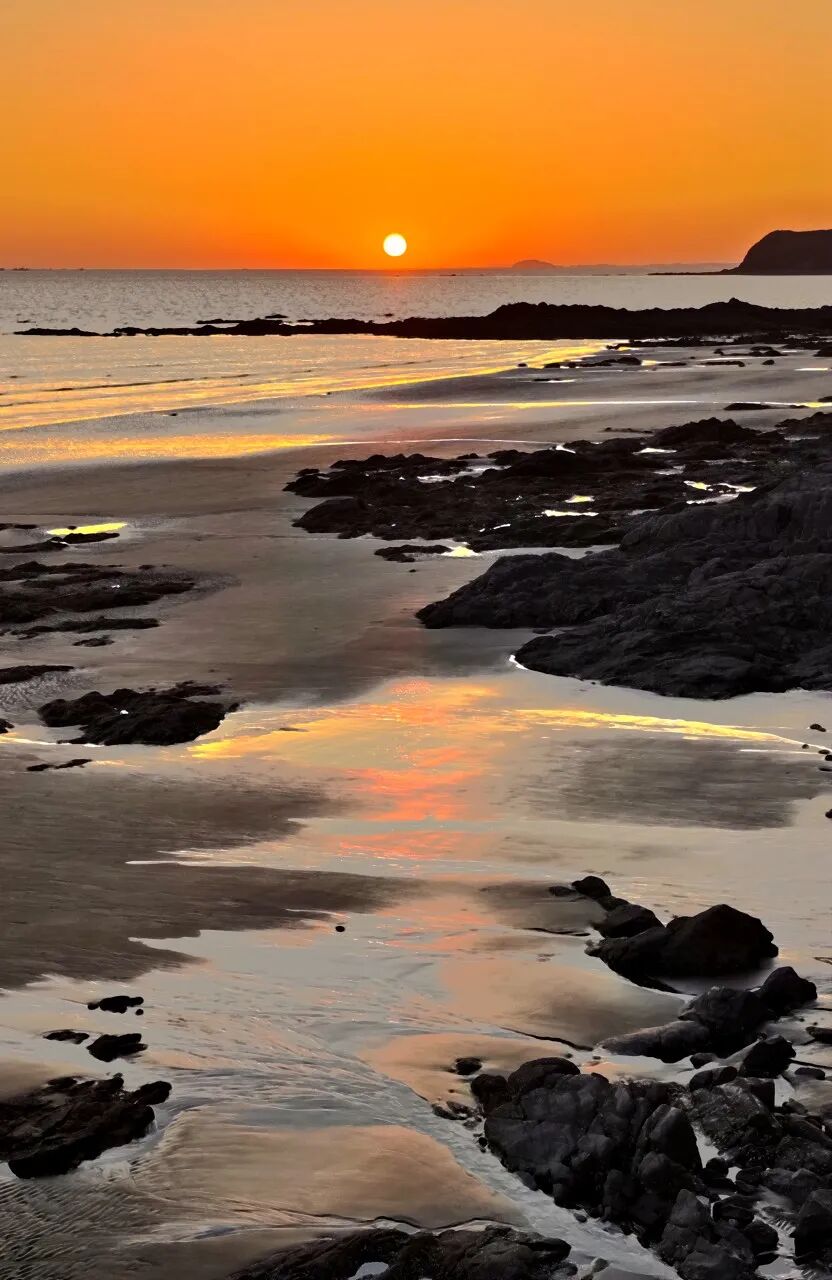 中国最大的“边境”城市，1000元就能玩爽！水果管够，海鲜管饱，比大连安逸，还藏着最美的秋色