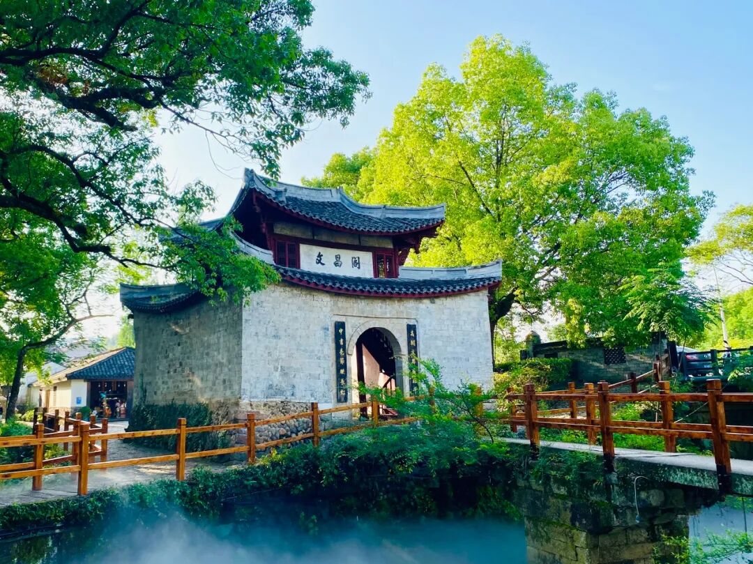 《庆余年2》爆火！这个隐世小城，不输苏杭，被白居易疯狂表白！当地人：求求了，都别来