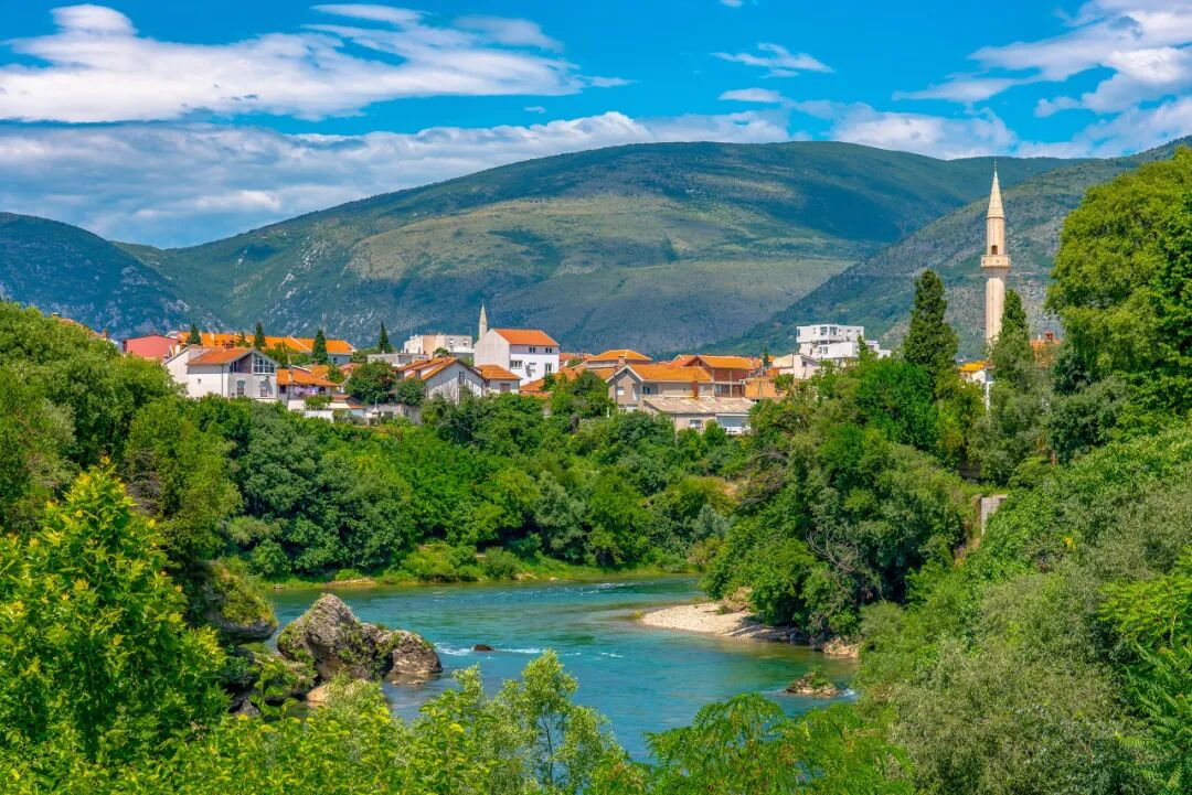 第二个对中国免签的“欧洲国家”来了：不输瑞士，200元住星级酒店！华人遍地，还是此生必去