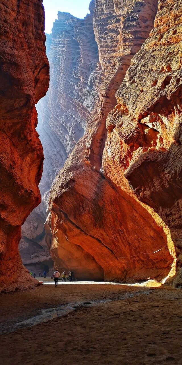 中国最“懒”的城市：睡到中午12点还嫌早！景色不输摩洛哥，满街美女，却被遗忘千年