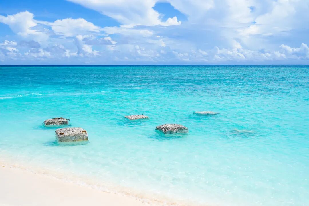 中国最霸气的城市：坐拥8个机场，却禁止外国人入内！什么都免费，不输马代，但只有0.01%的来过