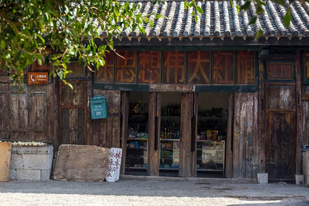 国内最适合“躺平”的城市：四季如春，房价叫板鹤岗！7W能买房，5点下班，每年却有3W人想逃离...