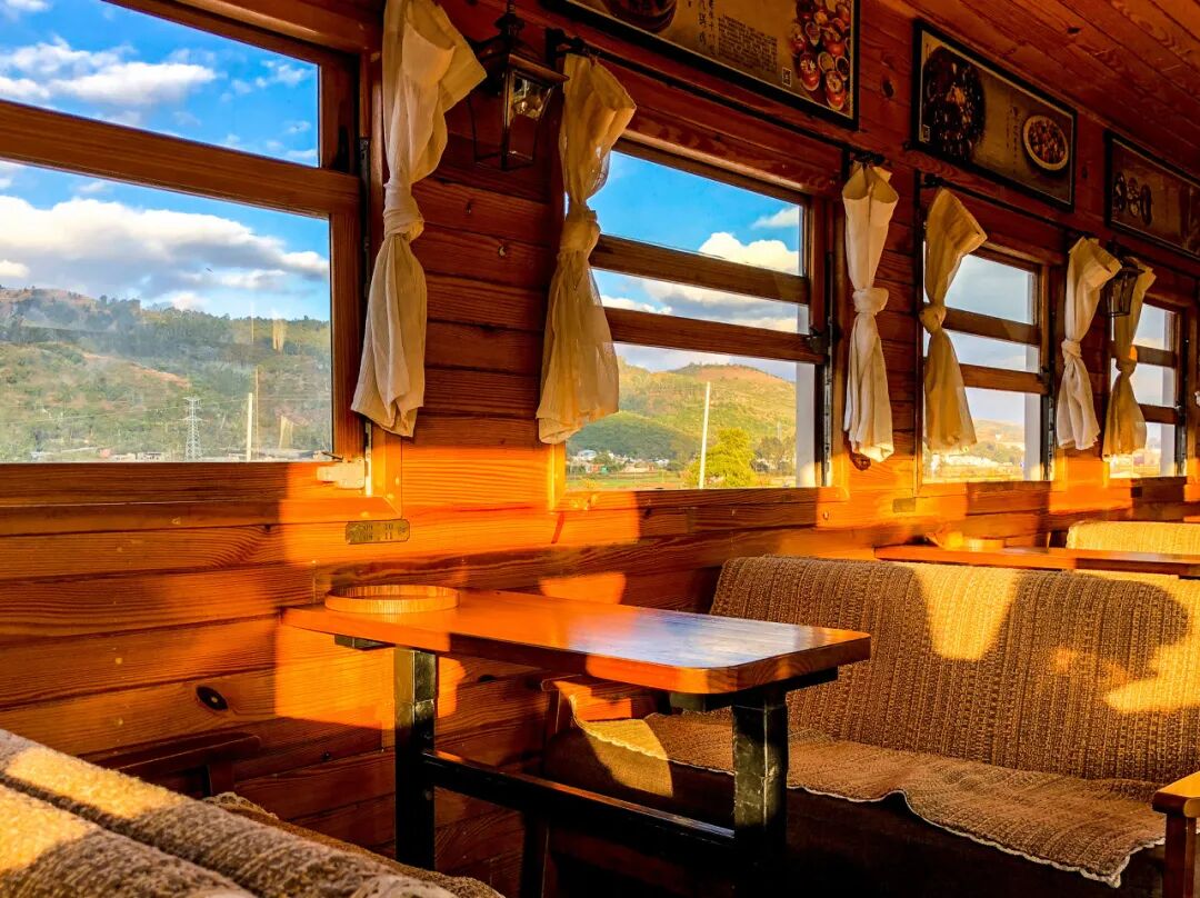 国内最适合“躺平”的城市：四季如春，房价叫板鹤岗！7W能买房，5点下班，每年却有3W人想逃离...