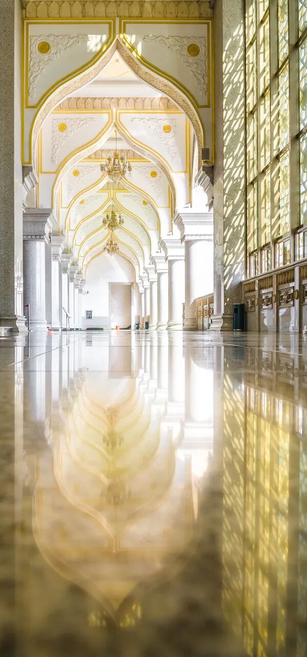 国内最适合“躺平”的城市：四季如春，房价叫板鹤岗！7W能买房，5点下班，每年却有3W人想逃离...