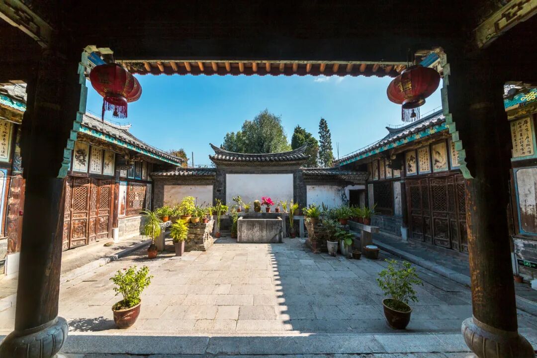 国内最适合“躺平”的城市：四季如春，房价叫板鹤岗！7W能买房，5点下班，每年却有3W人想逃离...