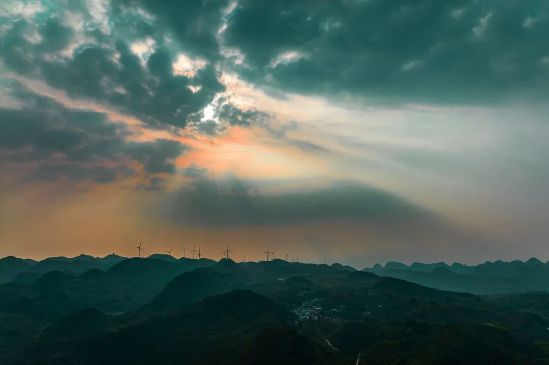 国内最适合“躺平”的城市：四季如春，房价叫板鹤岗！7W能买房，5点下班，每年却有3W人想逃离...