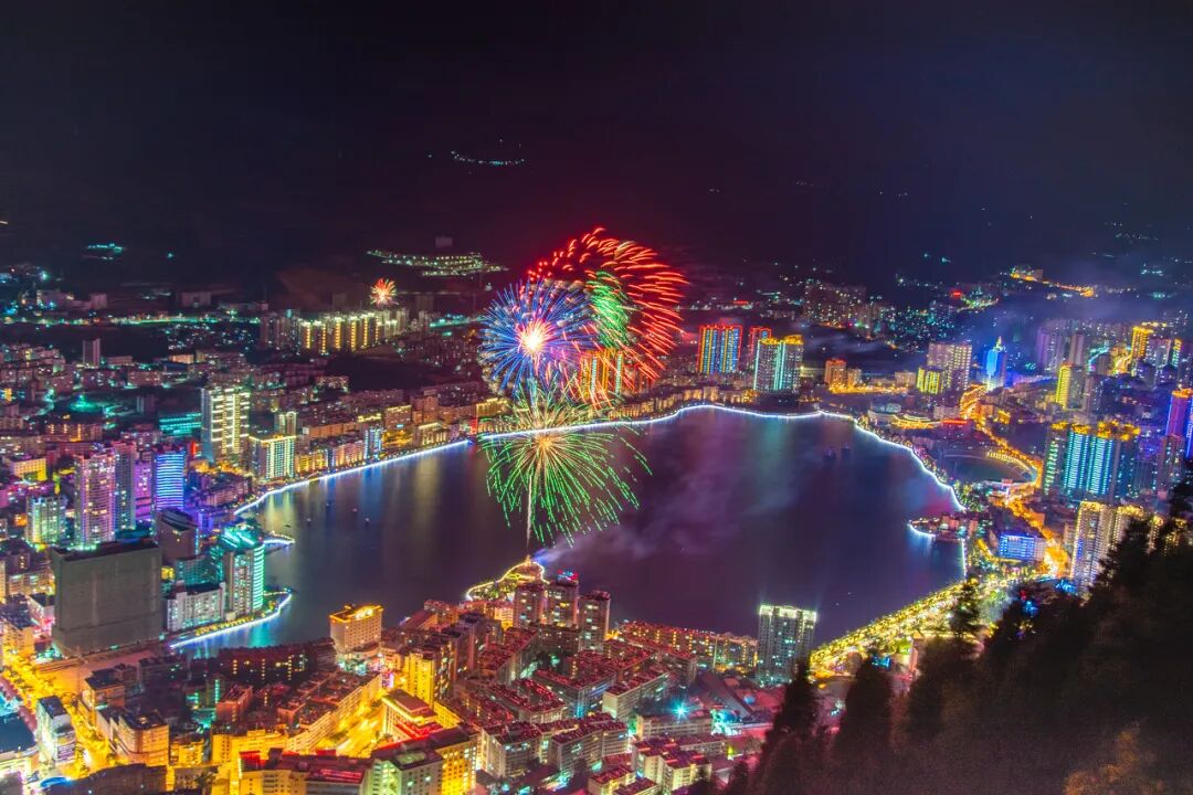 国内最适合“躺平”的城市：四季如春，房价叫板鹤岗！7W能买房，5点下班，每年却有3W人想逃离...