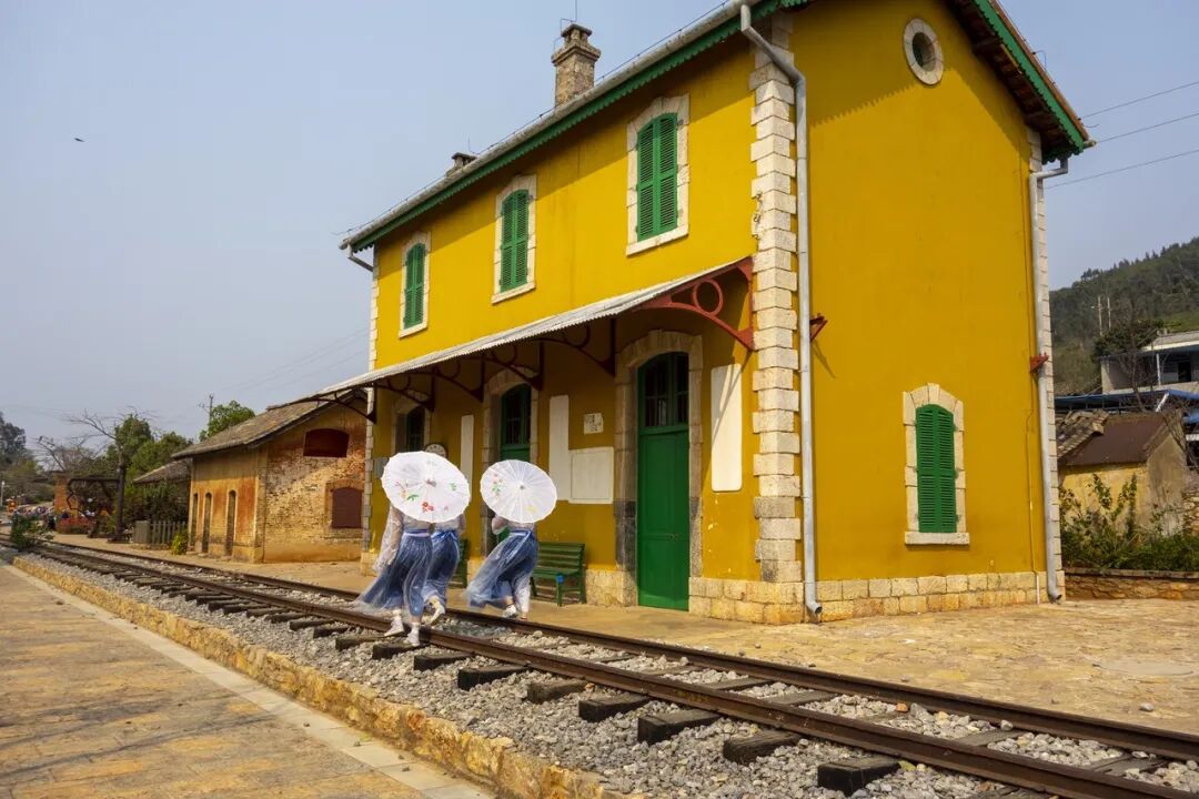 国内最适合“躺平”的城市：四季如春，房价叫板鹤岗！7W能买房，5点下班，每年却有3W人想逃离...