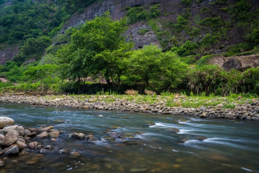 中国最“臭”的城市：臭晕游客，吃吐无数人！比柳州还“上头”，却让鲁迅表白！穷游必去，比苏杭更诗意