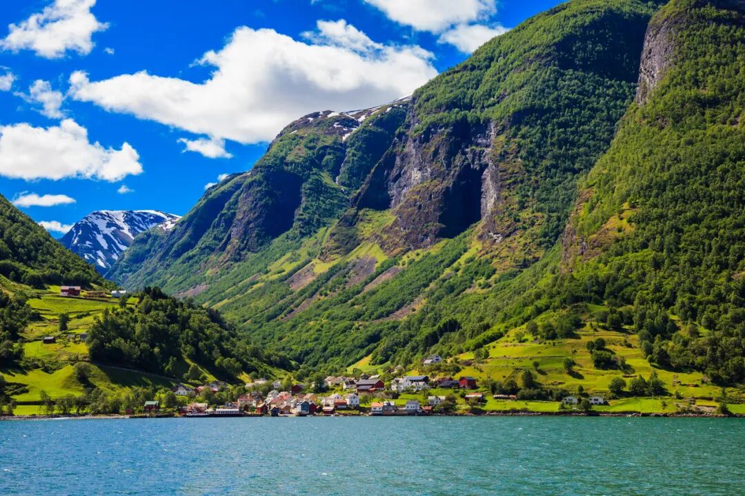 日本排放核污水1天后，这个“禁止出生和死亡”的地方火了：全网0差评，免费上学看病，还对中国免签