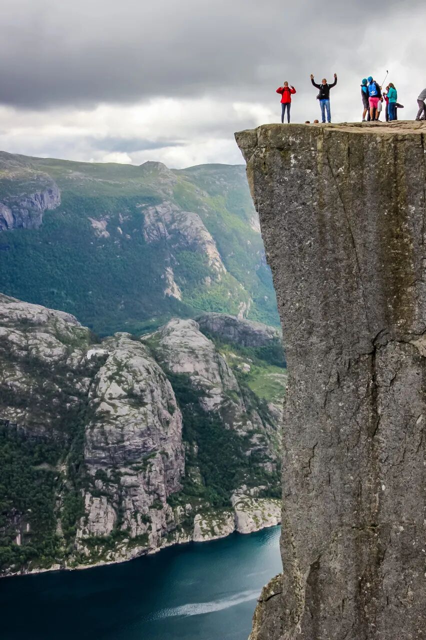 日本排放核污水1天后，这个“禁止出生和死亡”的地方火了：全网0差评，免费上学看病，还对中国免签