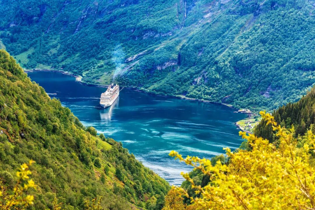 日本排放核污水1天后，这个“禁止出生和死亡”的地方火了：全网0差评，免费上学看病，还对中国免签