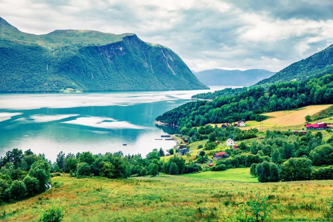 日本排放核污水1天后，这个“禁止出生和死亡”的地方火了：全网0差评，免费上学看病，还对中国免签