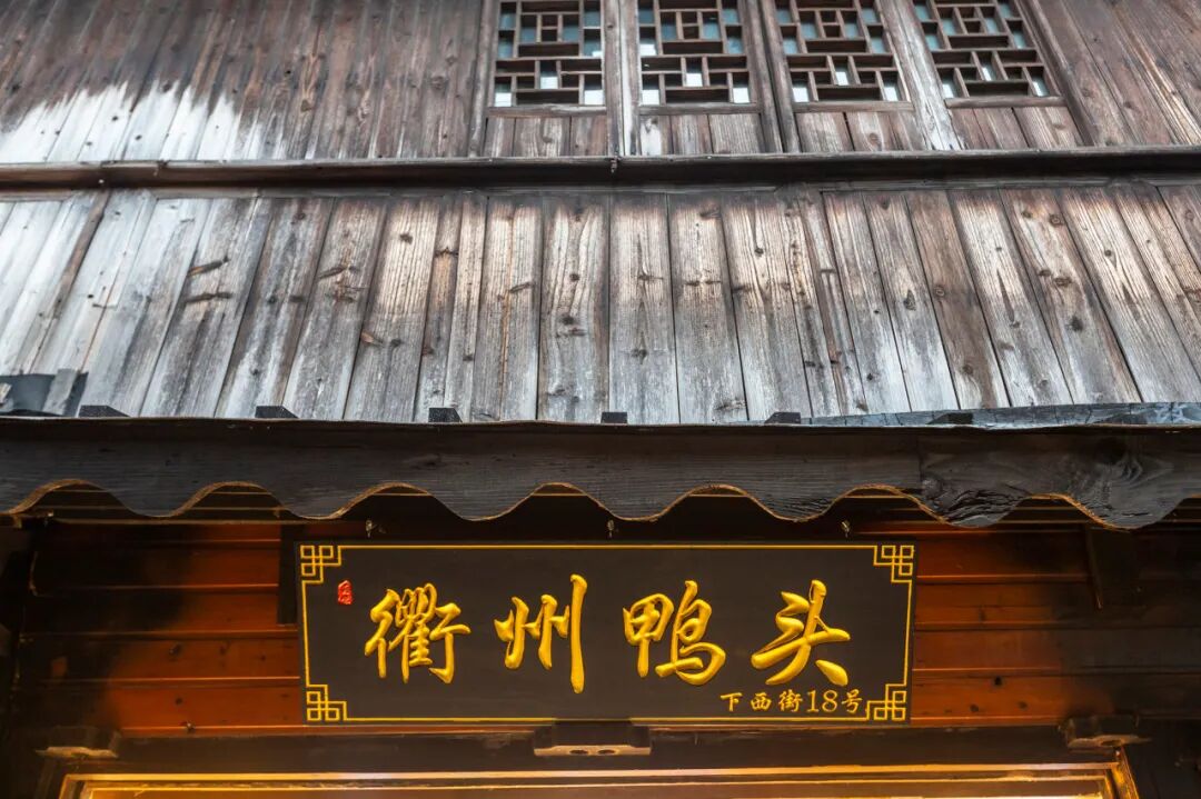 浙江唯一免费的5A古镇，不要只会去乌镇人挤人了！白居易疯狂表白，美到窒息，物价还低...