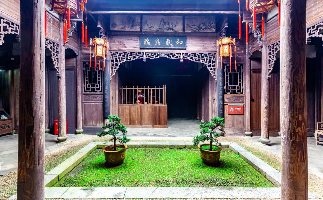 浙江唯一免费的5A古镇，不要只会去乌镇人挤人了！白居易疯狂表白，美到窒息，物价还低...