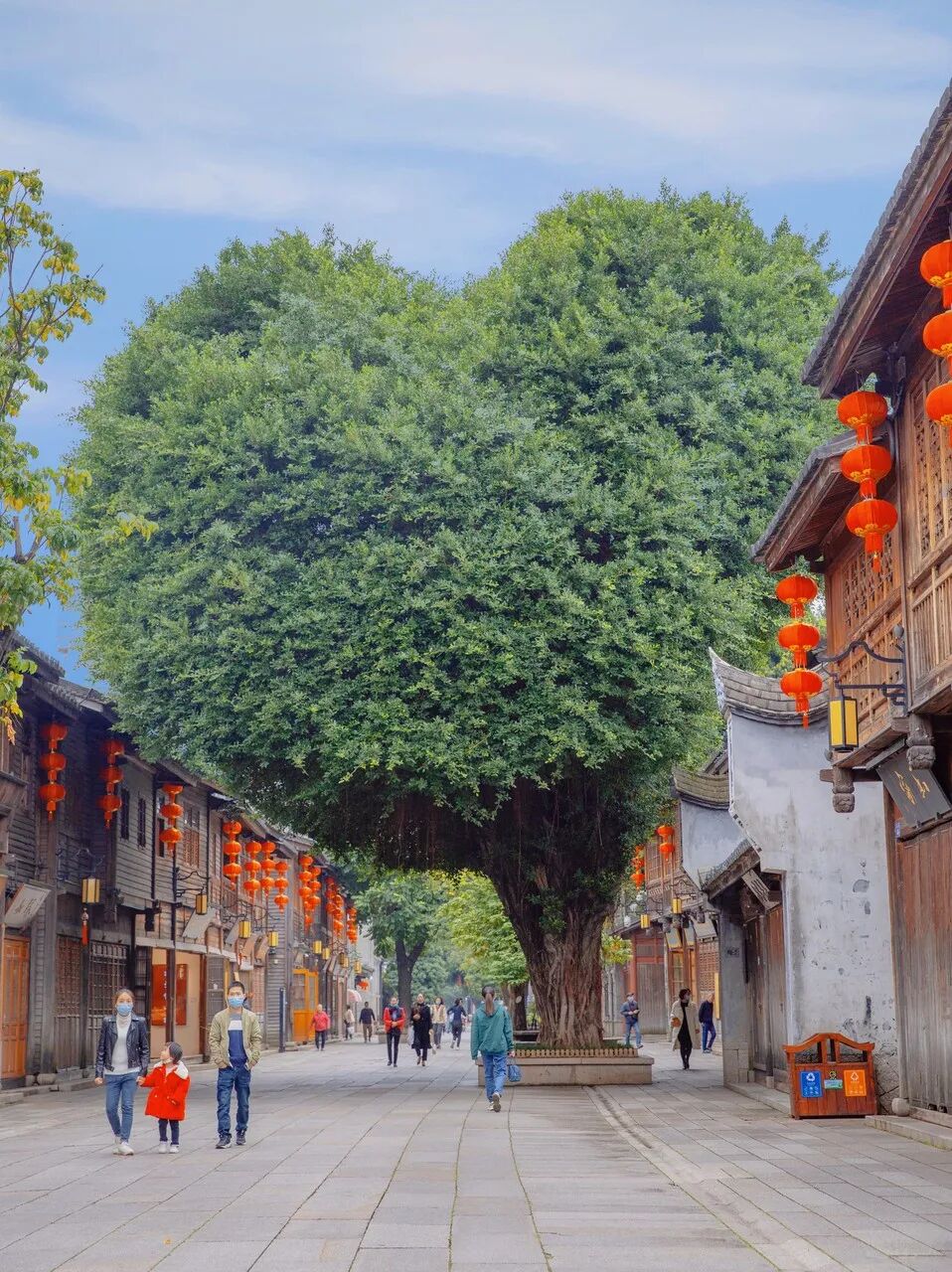 国内最适合穷游的6个城市，便宜又好玩！人均800，吃饱玩好，还都是此生必去......