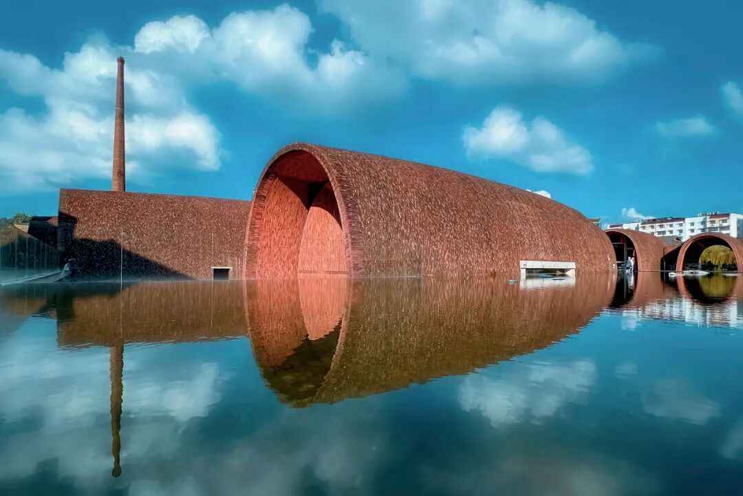 国内最适合穷游的6个城市，便宜又好玩！人均800，吃饱玩好，还都是此生必去......