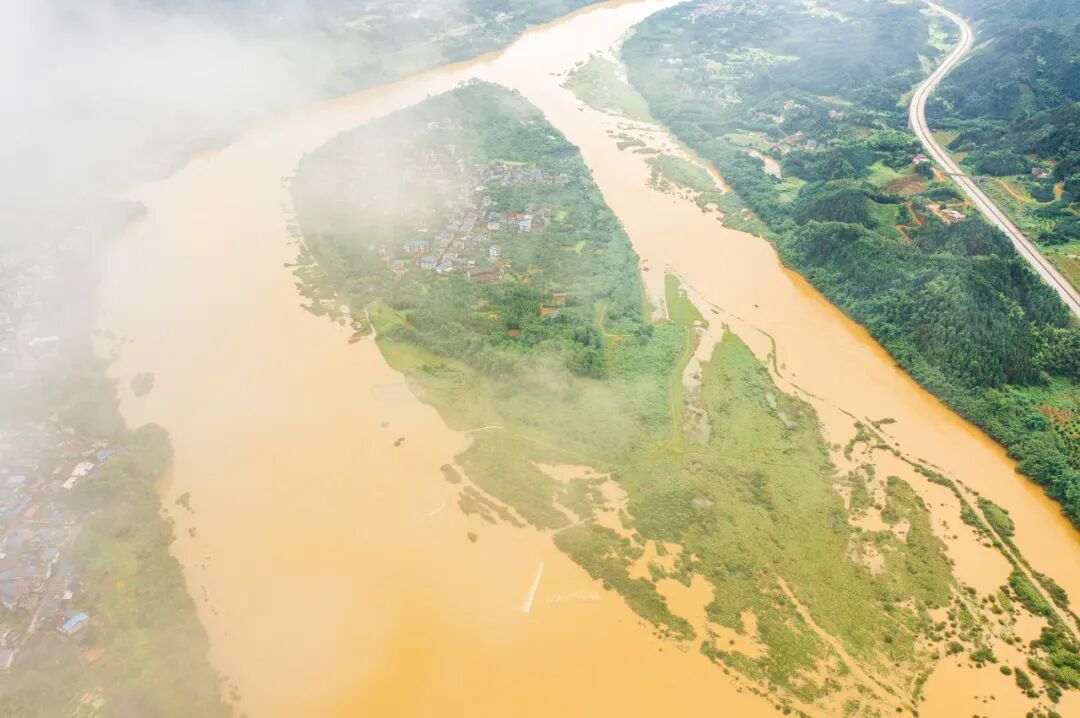 广西与贵州交界有个县，名气不大却出了多个世界之最，让人惊叹