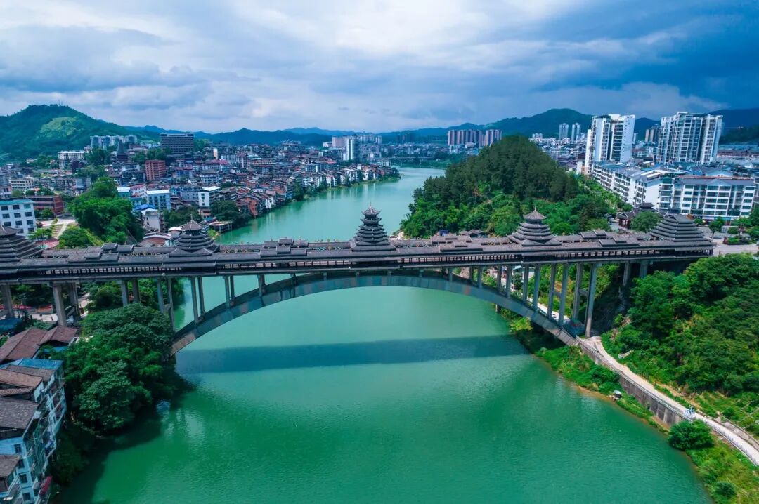 广西与贵州交界有个县，名气不大却出了多个世界之最，让人惊叹