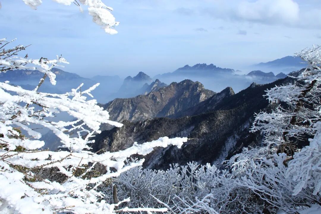 5人违规穿越“鳌太线”，3人遇难，最小只有19岁！幸存者回忆：只是山放过了我而已......