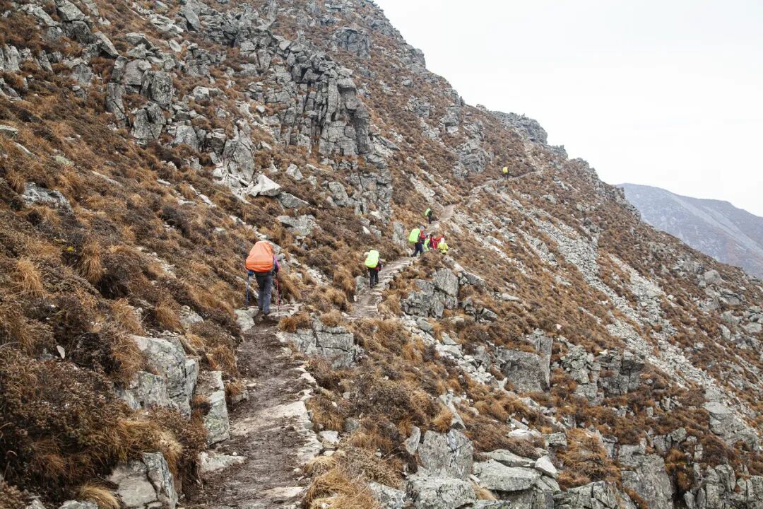 5人违规穿越“鳌太线”，3人遇难，最小只有19岁！幸存者回忆：只是山放过了我而已......