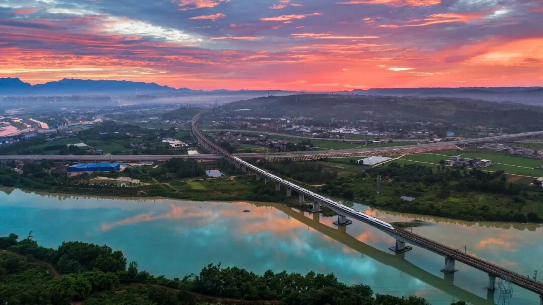 中国最牛的城市：竟有14个火车站、3个高铁站，一座飞机场！李白疯狂表白，不输成都，却鲜为人知