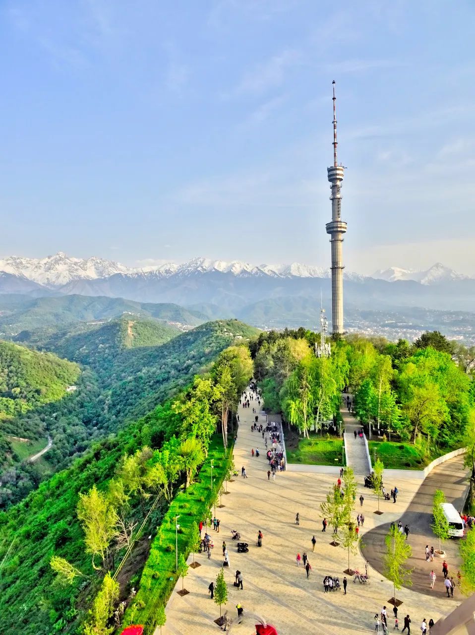 世界最“难去”的国家，对中国免签了！美女如云，景色不输瑞士，汽油2.5元一升，国内坐车35元就能去......